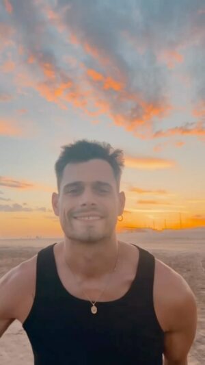Lucas Velasco Instagram - Mi día playero ☀️ 🌊 🌴