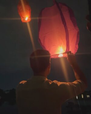 Lucas Velasco Instagram - Recibiendo el 2024 con gente que quiero mucho. Anhelo amor, salud y felicidad para este año que empieza. 
Hola 2024 = 8= ♾️ ❤️