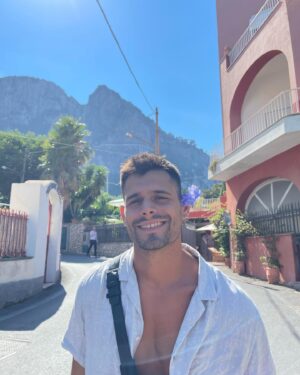 Lucas Velasco Instagram - Italia mia ❤️quanto sei bella 🇮🇹.

Mis favoritas son la 4 y la 5 sin duda alguna 🤣