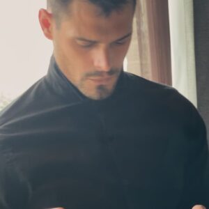 Lucas Velasco Instagram - Hace unos días me vestí de gala para la presentación de “Máxima” ¿ Qué les parece el look ?