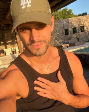 Lucas Velasco Instagram - Ese look bronceado 🕺🏼☀️😎
