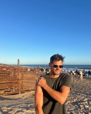 Lucas Velasco Instagram - Por qué esa postura de cabeza no ? 😝 ⚡️ ☀️
