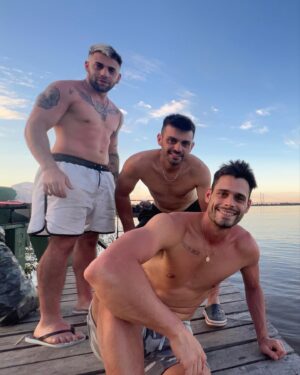 Lucas Velasco Instagram - Este viaje a Argentina fue diferente a otros por qué no solo estuve mucho tiempo sino que NO llegué en mi mejor momento personal por muchas razones.fue realmente hermoso empezar el 2024 con mis amigos y familia . Este viaje me hizo dar cuenta que hay gente que me quiere ver bien de verdad , que se preocupa por mí y quiere lo mejor . Ahora vuelvo a Madrid con más fuerza por qué sé que tengo el apoyo incondicional de toda mi gente . Gracias y más gracias . Vuelvo con la fuerza que necesitaba pero obvio que no es fácil volver a dejar a mi familia y a mis amigos . Voy a por todo pero esta vez no solo por mí sino por todos los los que confían en mí y me quieren de verdad ❤️☺️ SIMPLEMENTE GRACIAS