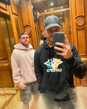 Lucas Velasco Instagram - Este viaje a Argentina fue diferente a otros por qué no solo estuve mucho tiempo sino que NO llegué en mi mejor momento personal por muchas razones.fue realmente hermoso empezar el 2024 con mis amigos y familia . Este viaje me hizo dar cuenta que hay gente que me quiere ver bien de verdad , que se preocupa por mí y quiere lo mejor . Ahora vuelvo a Madrid con más fuerza por qué sé que tengo el apoyo incondicional de toda mi gente . Gracias y más gracias . Vuelvo con la fuerza que necesitaba pero obvio que no es fácil volver a dejar a mi familia y a mis amigos . Voy a por todo pero esta vez no solo por mí sino por todos los los que confían en mí y me quieren de verdad ❤️☺️ SIMPLEMENTE GRACIAS