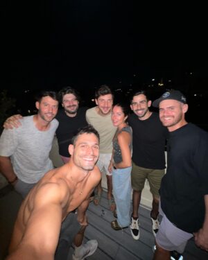Lucas Velasco Instagram - Este viaje a Argentina fue diferente a otros por qué no solo estuve mucho tiempo sino que NO llegué en mi mejor momento personal por muchas razones.fue realmente hermoso empezar el 2024 con mis amigos y familia . Este viaje me hizo dar cuenta que hay gente que me quiere ver bien de verdad , que se preocupa por mí y quiere lo mejor . Ahora vuelvo a Madrid con más fuerza por qué sé que tengo el apoyo incondicional de toda mi gente . Gracias y más gracias . Vuelvo con la fuerza que necesitaba pero obvio que no es fácil volver a dejar a mi familia y a mis amigos . Voy a por todo pero esta vez no solo por mí sino por todos los los que confían en mí y me quieren de verdad ❤️☺️ SIMPLEMENTE GRACIAS
