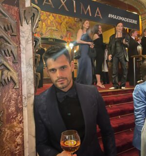 Lucas Velasco Instagram - Hace unos días me vestí de gala para la presentación de “Máxima” ¿ Qué les parece el look ?