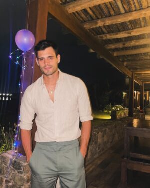 Lucas Velasco Instagram - Recibiendo el 2024 con gente que quiero mucho. Anhelo amor, salud y felicidad para este año que empieza. 
Hola 2024 = 8= ♾️ ❤️