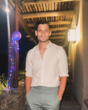 Lucas Velasco Instagram - Recibiendo el 2024 con gente que quiero mucho. Anhelo amor, salud y felicidad para este año que empieza. 
Hola 2024 = 8= ♾️ ❤️