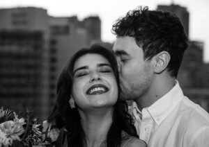 Luccas Papp Instagram - Eu pedi… e ela disse SIM! 💍🩷

Do nosso jeitinho, no nosso tempo, na nossa cidade, e com o maior amor do Mundo! Que incrível foi planejar a surpresa e o dia que você tanto desejou… e que linda será a nossa vida juntos! Obrigado a cada pessoa que fez parte do momento e a todos que sempre nos encheram de carinho! Podem escrever e gritar: Agora somos NOIVOS! 🤵🏻👰🏻‍♀️