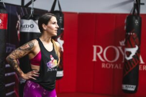 Lucia Krajčovič Instagram - MILUJEM byť TRÉNERKOU…UCTIEVAM každú jednu trénerku, ktorá motivuje ďalšie ženy k športu, pohybu a tréningu…ZBOŽŇUJEM naše LADIES THAIBOX…UŽÍVAM SI tú energiu, ktorú si navzájom vymieňame…SOM HRDÁ, že chodíte na tréningy, aj keď to nie je vždy jednoduché…VÁŽIM SI každú jednu ženu, ktorú som kedy mohla trénovať…SOM VĎAČNÁ za vašu bojovnosť a silu…ĎAKUJEM za to všetko 💜 

PS: trénujem v BRATISLAVE v @ladiesthaibox 
v Spartakuse to bolo iba výnimočne 😉