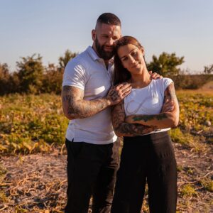 Lucia Krajčovič Instagram - Možno sa na mňa nepozerá tak, ako sa vie pozerať na NUTELLU 😃, ale viem, že ho inšpirujem a motivujem, pretože aj on mňa. Posledné týždne som rozmýšľala čo si navzájom dávame, ukazujeme, učíme sa a je toho veľmi veľmi veľa. Za tie 4 roky sme sa zmenili ako ľudia, ako športovci, ako bytosti, ako rodičia, ako partneri. Pre mňa najdôležitejšie je, že sa posúvame ďalej, no nie každý sám, ale spolu. Sme si sudcami aj motivátormi, sme si oporou aj kritikmi. Snažíme sa byť lepší ľudia zo dňa na deň, no stále robíme OBIDVAJA chyby. ALE tie chyby robíme SPOLU. Čiže na opravenie jednej chyby máme dvojnásobné množstvo energie, ktorá ju vyrieši 💙🍀❤️. Pokým to takto zostane , tak budem jeho NUTELLA 🤩♻️. 

Fotky od @lydia_bilikova_fotografka 

#teamcepokrajcovic #serbianlove