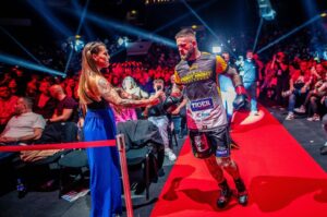 Lucia Krajčovič Instagram - Je zvláštne užívať si turnaje v publiku a nie v šatni. Ešte stále som si na to nezvykla…a možno si ani nikdy nezvyknem 🤷🏼‍♀️😊.

#fightnightchallenge #teamcepo #box #fighters