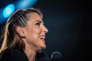 Lucia Krajčovič Instagram - Je zvláštne užívať si turnaje v publiku a nie v šatni. Ešte stále som si na to nezvykla…a možno si ani nikdy nezvyknem 🤷🏼‍♀️😊.

#fightnightchallenge #teamcepo #box #fighters
