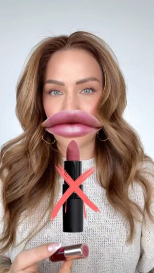 Lucia Šenková Instagram - LIP TINT LOVE
••
Mať farbu v perách, je ako mať obočie. Proste to robí výraz. 
••
@goshslovakia prináša 3 farby LIP STAIN-ov a 3 farby LIP OIL-ov- vo všetkých FANN parfumeriach a na www.fann.sk
••
LIP STAIN- je to produkt- pigment vo vodovom roztoku, ktorý zafarbí kožu pier a vďaka tomu vydrží to, čo nevydrží žiaden rúž, navyše nevytvorí na perách žiaden povlak. Proste sa vpije a je tam. A prežije všetku vášeň… nielen k jedlu🥰
••
Ja ich veľmi rada používam v kombinácii s olejmi na pery, alebo leskom, kedy vytvoria krásne šťavnaté pery. 
••
Skúste to😍
••
Už ste niekedy mali na perách niečo podobné? 
••
#lipstain #liptattoo #lipstick #liptint #tint #makeuptint #makeupaddict #makeuplooks #makeuplover