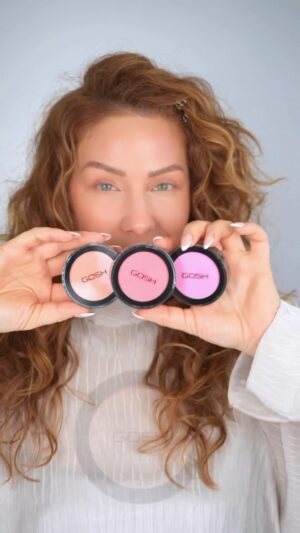 Lucia Šenková Instagram - GOSH SUMMER FAVS! 
••
Ako na letný glowy, ale nie príliš glowy, vodeodolný makeup? 
••
1. Choď do FANN parfumerie, alebo na www.fann.sk 
2. Otvor sekciu GOSH
3. Nakupuj do konca júna s 20% zlavou! 
••
Za mňa sú ultra topky IM BLUSHING lícenky, ktoré by som aj farebne aj performačne prirovnala k veľmi známym luxusným lilcenkam. Majú dokonca krajší pigment! A hneď v závese zmaťnujúci, olej pohlcujúci vodeodolný púder. Spraví teda  makeup neporaziteľným! 
••
#gosh #summerlook #summerglow #goshmakeup #goshcopenhagen #goshlook #goshsale #spolupraca