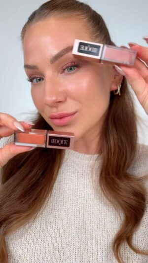 Lucia Šenková Instagram - DOSTALI SME DARČEK! 
•
@lancomeofficial poslal krásne balenie #idoleteint a mne nedalo neukázať jeho multifunkčné využitie☝🏽
••
Čo vy a multilíčidlá?
••
#IDOLETINT, #LASHIDOLE, #LANCOMELIPSTICK, #LABSOLUROUGE, #TIUSerumConcealer, #TIUCareAndGlow, #LancomeMakeup