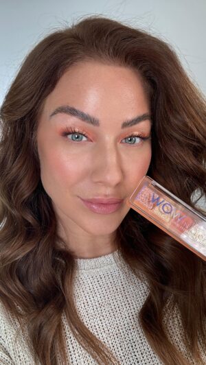 Lucia Šenková Instagram - ✨PEACH FUZZ MAKEUP✨
••
Nie, nie tie chlpy, ale farba. Taka je trendova farba 2024 a ja som si na prvy prispevok tohto roku nechala tutorial s drogerkovou kozmetikou. 
••
Ano je dlhsie. Ano, neviem to v skratke. Nie, necielim na publikum s pozornostou Dory 🤷🏽‍♀️
••
Vsetky tie produkty su vyborne aj na bezne pouzivanie. Niektore som mala, niektore som dokupila, ale suma sumarum by ma vysli cca 100-115e  dohromady vsetko co som pouzila. Kolko som zaplatila za farebne veci sa dozvies vo videu. 
••
Ako sa vam paci tento broskynkovy look? 
••
#peachfuzz #peachfuzzmakeup #makeupinspo #affordable #affordablemakeup #peachylook #greeneyes #tutorial #makeuptutorial #makeupideas #makeupartist