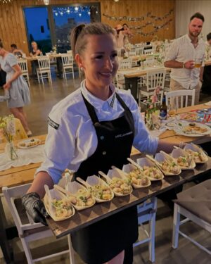 Lucie Čižmárová Instagram - Úžasná svatba ❤️ konečně jako host u mého cateringu, jste nej! @lucizcatering 😄 #family #luciz_catering
