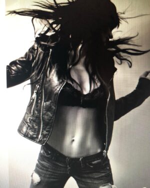 Lucila Solá Instagram - Happy Friday! 🖤