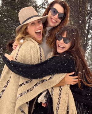Lucila Solá Instagram - Chicas del Sur ❄️ @solangecubillo @julinovarro