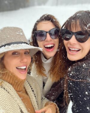Lucila Solá Instagram - Chicas del Sur ❄️ @solangecubillo @julinovarro