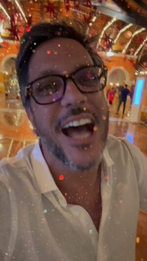 Lúcio Mauro Filho Instagram - Tá chegando a hora, 2024 é logo ali e você não precisa se preocupar com a trilha sonora da virada, acesse o link na minha Bio ou escolha uma dessas quatro playlists aí do vídeo e corre pro abraço!
“Réveillon”, só com sucessos nacionais, “Réveillon Internacional”, com as gringas, “Um Novo Amanhã”, só com música Brasileira atual e “BAHÊA “, pra quem curte um Axé!
E não esquece de postar aquele Stories ouvindo a playlist do Lucinho!
Dá play e bora se feliz!
Uma virada cheia bençãos e muita música!
Feliz Ano Novo meu povo!
❤️🍾🥂🍀🕊️✨
#feliz2024
#felizanonovo
#happynewyear
#reveillon
#reveilloninternacional 
#spotify 
#spotifybrasil 
#playlist
#musicabrasileira 
#axé 
#umnovoamanhã