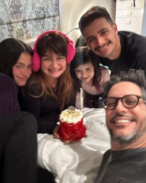 Lúcio Mauro Filho Instagram - Dia da minha Cicí, amor da minha vida. Tudo que conquistei nessa vida foi a seu lado, com seu suporte, sua parceria, sua torcida.
São 25 anos juntos, 3 filhos que tanto nos orgulham orgulham e inspiram, mais de 20 anos de uma vitoriosa parceria profissional, é tanta coisa que só posso  agradecer à Deus por ter te colocado no meu caminho.
Vamos seguir buscando a leveza, a serenidade e acima de tudo, os momentos celebrar tanta coisa boa! 
Te amo Cicí! Você é minha boa ideia!😉
Feliz Aniversário minha gatinha!
❤️🌹👑✨
@cicitudodebom 
#meuamor