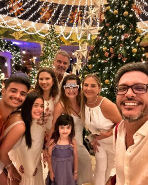 Lúcio Mauro Filho Instagram - Um ano que começa ao lado de gente que se ama, só de ser um ano especial!
Feliz Ano Novo pra todos os familiares e amigos dessa gente linda!!!!
❤️🥂✨
#reveilllon 
#reveillon2024
#felizanonovo 
#felizañonuevo 
#2024