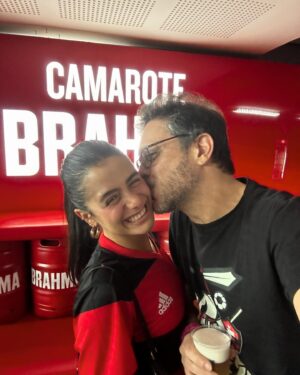 Lúcio Mauro Filho Instagram - Eu e Filhota, curtindo um Mengão na Brahma! 
Vivi pra sentir essa emoção!
Que gente linda rubro-negra!
❤️🖤✨
@brahmacerveja
#MaracaComBrahma
@cseventos
@sampaio_carol
@micheldiamant
#SNR
#flamengo