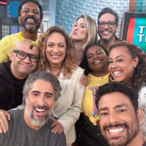 Lúcio Mauro Filho Instagram - Me diz se o Caldeirão de hoje não está demais, recebendo Eliane Giardini e Cauã Reymond no TV Teca e na disputa pelo Lucinho Bronzeado, Larissa Manoela e André Luiz Frambach versus Caio Manhete e Emílio Dantas????
Tá lokoooooo!!!! E ainda tem as estrelas da música brasileira e eu internacional, sendo recebidos por Lucio Mauro &Filhos!
Mionzera chegou meu povo!
Bora aí na Globo que o Caldeirão já tá fervendo!!
📺💚💛🎸✨
@caldeiraocommion 
@tvglobo 
#caldeirão 
#televisaobrasileira 
#musicabrasileira 
#luciomauroefilhos 
#tvteca
#sobeosom