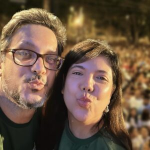 Lúcio Mauro Filho Instagram - Dia da minha irmã Luly, minha primeira amiga, companheira de todos esses cinquenta anos por aqui por esse mundo.
Mesmo quando estivemos distantes, jamais faltou amor, até porque somos Geminianos no signo e quase gêmeos na vida.
Esse ano nossos aniversários terão um signo diferente.
Só perdoo ela não estar aqui porque não se briga com Paris. Tenho certeza que essa viagem que ela está fazendo vai abrir horizontes impensados.
E nós ainda temos a vida toda pra celebrar nossa amizade e união.
Curta muito por aí e quando voltar a gente corre atrás!
Te Amo Lulynha!!! 
Feliz Aniversário!
❤️🍀🎉✨