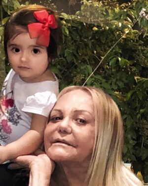 Lúcio Mauro Filho Instagram - Liz e Luiza. A última que chegou com a última que partiu. As mulheres da minha vida, são muitas. 
Minhas avós, minha mãe, minhas irmãs, minha mulher, minhas filhas, minhas tias, minhas primas, minhas amigas, minhas companheiras de trabalho.
Com todas sempre aprendi. 
Continuo aprendendo.
Obrigado mulheres da minha vida.
A primeira casa de todo ser humano.
❤️✨