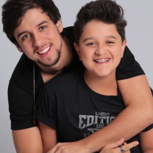 Luckas Moura Instagram - Parabéns meu irmão !!! Eu te amo viu ??? Muito !!!! Viva seu dia !!!! Viva sua vida !!! @vitormouraoficial ❤️🙏🏼 #tudopramim