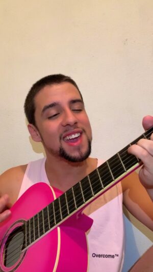 Luckas Moura Instagram - Envolvidão 💜🤘🏼🎶
