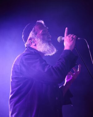 Lucky Ali Instagram - Hum pyaar mein kahin bhool na jaaye raasta….
Bina koi garaz ke chalna rehta hai
Koi na jaane