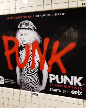 Lucy Cominetti Instagram - Algunas murallas de NYC
1. Estación de metro East Broadway.
2. Howard St. con Broadway.
3. Mural Blondie por Shepard Fairey en Bleecker St. con Bowery.
4 y 5. Mural "27 Club" por Eduardo Kobra en Rivington St. con Forsyth.
6. Mural Audrey Hepburn por Tristan Eaton en el Caffe Roma de Mulberry St. con Broome.