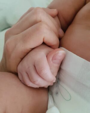Lucy Cominetti Instagram - Mi primer día de la madre ❤ Feliz día mamis! Un abrazo grande a todas las que criamos a personas y animalitos con amor 👶🏻🐶😺💕