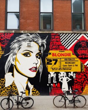 Lucy Cominetti Instagram - Algunas murallas de NYC
1. Estación de metro East Broadway.
2. Howard St. con Broadway.
3. Mural Blondie por Shepard Fairey en Bleecker St. con Bowery.
4 y 5. Mural "27 Club" por Eduardo Kobra en Rivington St. con Forsyth.
6. Mural Audrey Hepburn por Tristan Eaton en el Caffe Roma de Mulberry St. con Broome.