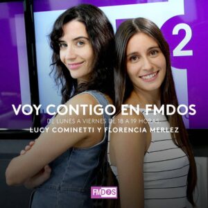 Lucy Cominetti Instagram - Qué emoción!!!! Les quiero contar que hoy comienzo un nuevo desafío. Hoy día empieza el nuevo programa de @fmdos #VoyContigo , donde los voy a estar acompañando por primera vez en radio 😍, junto a mi compañera favorita @Flomerlezg. 
Vamos a estar hablando de temas muy entretenidos y también de moda y belleza 👯♀️, así que los dejo invitadísimos a seguirnos hoy desde las 6 PM por Facebook Live de @fmdos o www.fmdos.cl/voycontigo