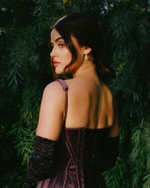 Lucy Hale Instagram - Wearing a design by the truly gifted @wiederhoeft_ for the @fashiontrustus the other night 💜 I love this event because it supports young design talent with the aim of helping them expand into a global brand. Lots of love and support in the room 🫶🏻 thank you @rogervivier & @gherardofelloni for having me at your table! 

& thanks to the girlies, as always:
@mollyddickson 
@bridgetbragerhair 
@jennakristina 
Photos by: @maddiedeutch