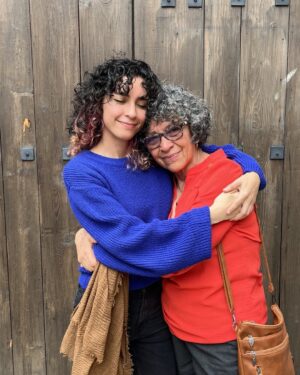 Lucy Luna Instagram - Happy birthday to the most wonderful human in the world: mi mami 🌻 (and happy 10 years in LA to me.) 
This must be one of my favorite pictures ever. ❤️#JanuaryistheBest!