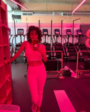 Lucy Luna Instagram - Some 2022 highlights in no particular order. 
1. Saw my ‘twin’ again after 16 years & she introduced me to orange wine 🧡
2. Wrote & produced 3 episodes of @allriseown! 📺 
3. Found the perfect workout for my body! 🏋🏻‍♀️ 
4. Met a guapito & fell in love 😻 
5. My girls came to visit & had a blast! 🥒