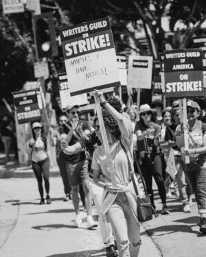Lucy Luna Instagram - Photographer @j.w.hendricks is capturing powerful moments of the #wgastrong strike. 🤍 
I still can’t believe this is happening, it has been surreal, tiring, overwhelming, hopeful, beautiful - all at once.