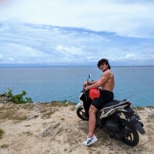Ludi Lin Instagram - Eat. Pray. Lose your clothes. Bali.

#asicssg #soundmindsoundbody