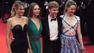 Ludmilla Makowski Instagram - Mouton noir 🖤 

@artistes_adami @dacp_films @umediaproduction @bienoubienprod @pictanovo @le_cnc @sacem @francetelevisions @festivaldecannes
 
#TalentsAdami #Cannes2022 #cannes2022redcarpet