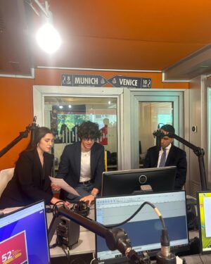 Luigi Di Maio Instagram - Qualche giorno fa ho rilasciato un’intervista ai ragazzi di @rumore_radioluiss 
Vi invito a seguire questa trasmissione radiofonica e tutti gli altri programmi di @radioluiss 
Sono davvero bravi!