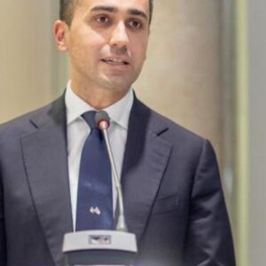 Luigi Di Maio Instagram - “Questa guerra ha causato fino ad ora a 8 milioni di rifugiati, 400 scuole distrutte, 7 mila vittime tra i civili, 200.000 vittime tra soldati russi e ucraini e soprattuto 4 bambini morti o feriti ogni giorno (fonte save the children) 

Gli ucraini stanno pagando il prezzo più alto di questa guerra scatenata da Putin, ma se c’è qualcuno che oggi pensa che siano disposti ad arrendersi, si sbaglia di grosso. 
Questa non è una resistenza dell’establishment ucraino, bensì è un movimento di popolo che vuole riprendersi il proprio Paese.”

Parte del mio discorso all’evento organizzato ieri dall’American Chamber of Commerce in Italy, ad un anno dall’invasione russa dell’Ucraina.