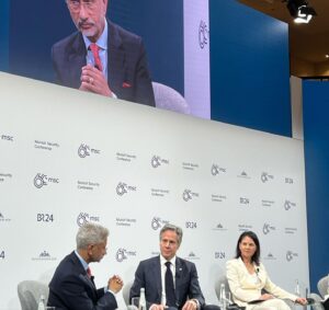 Luigi Di Maio Instagram - Nella cornice della splendida Monaco di Baviera, la Munich Security Conference 2024 è stata ancora una volta un grande successo. 
Molte occasioni per discutere di soluzioni alle più importanti crisi internazionali e una grande opportunità per incontri bilaterali con colleghi e vecchi amici.