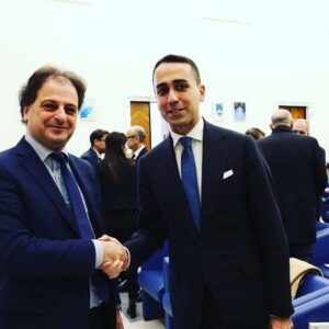 Luigi Di Maio Instagram - Interessante presentazione al CONI. Vi consiglio di leggere “Tokyo 2020, l’Italia chiamò!” di Carmelo Lentino e Roberto Messina.