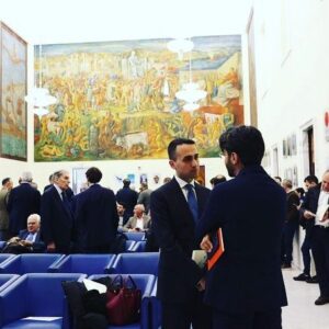Luigi Di Maio Instagram - Interessante presentazione al CONI. Vi consiglio di leggere “Tokyo 2020, l’Italia chiamò!” di Carmelo Lentino e Roberto Messina.